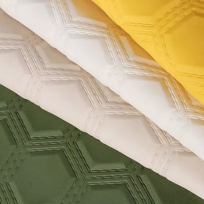 หนังเทียมสังเคราะห์ลายปัก PVC ลายนูนหกเหลี่ยมสำหรับเบาะรถยนต์ ที่นั่งในรถ โซฟา ตกแต่งกระเป๋า หนังเทียม