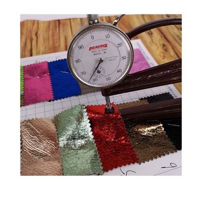 ผ้าหนังเทียมลายจระเข้ PVC นูน กันน้ำ ยืดได้ สำหรับใช้ทำกระเป๋าสตางค์ รองเท้า สมุดโน้ต โซฟา กระเป๋า เฟอร์นิเจอร์