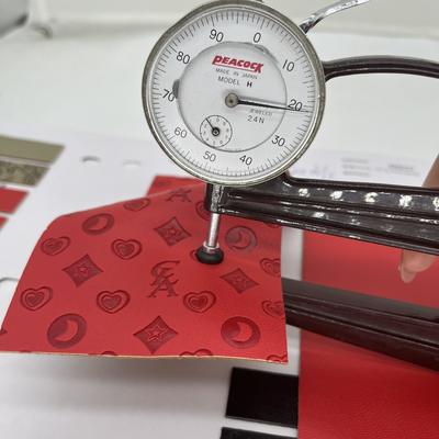 PU สิวสังเคราะห์สําหรับกระเป๋ารองเท้า แพ็คเมทโต๊ะผ้าหนังสังเคราะห์