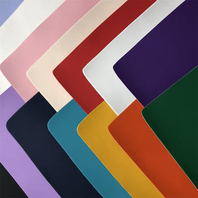 หนังเทียมไมโครไฟเบอร์ PU เลียนแบบ ความแข็งแรงในการลอก 5 กก. สำหรับรองเท้า กระเป๋า เข็มขัด โซฟา ถุงมือ หนังเทียม