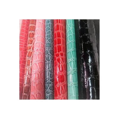 รูปแบบหินกระจ่างสูง สีหนังสังเคราะห์ Pvc รูปแบบสัตว์ รองเท้า กระเป๋าและกระเป๋าผ้าหนังเทียม