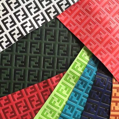 ผ้าหนังเทียม PU Vinyl สีแฟชั่นเปลี่ยนสี ลายปั๊มนูน สำหรับเฟอร์นิเจอร์ รองเท้า กระเป๋า แผ่นรองโต๊ะ โซฟา